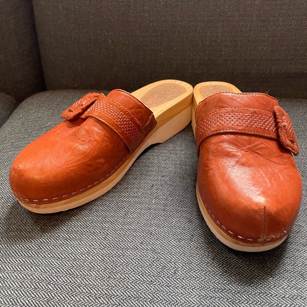 Kelsi Dagger Brooklyn Carve Mule Clog - Picture 5 of 10